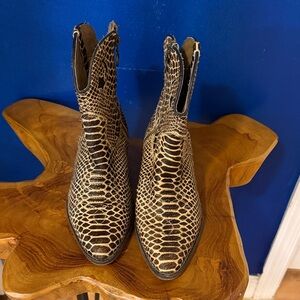 Women's ZiGiny Brown Snake Skin Print Leather Ankle Boots Size 6